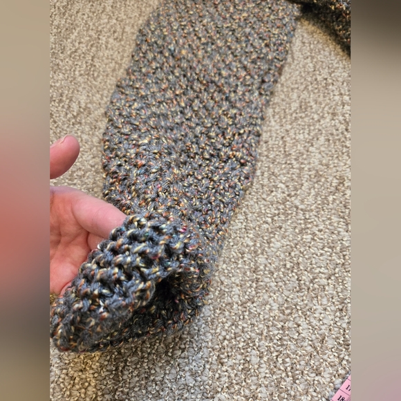 Hand Knit cardigan.  Long sleeves. 5 large buttons. Size medium/ large - Picture 9 of 10